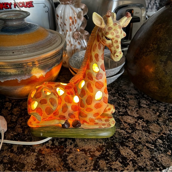 Vintage Ceramic Giraffe Small Table or Desk Lamp - Picture 15 of 16